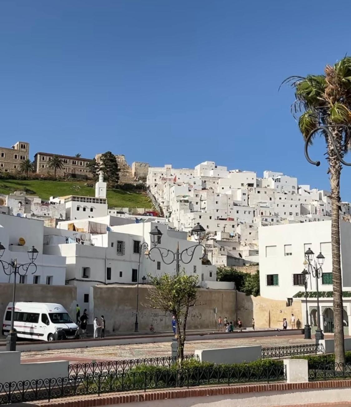 Joli Appart Avec Terrasse Au Centre Ville Tetouan Exterior photo